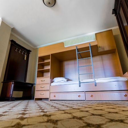 Hotel Golden House Крайова Екстериор снимка
