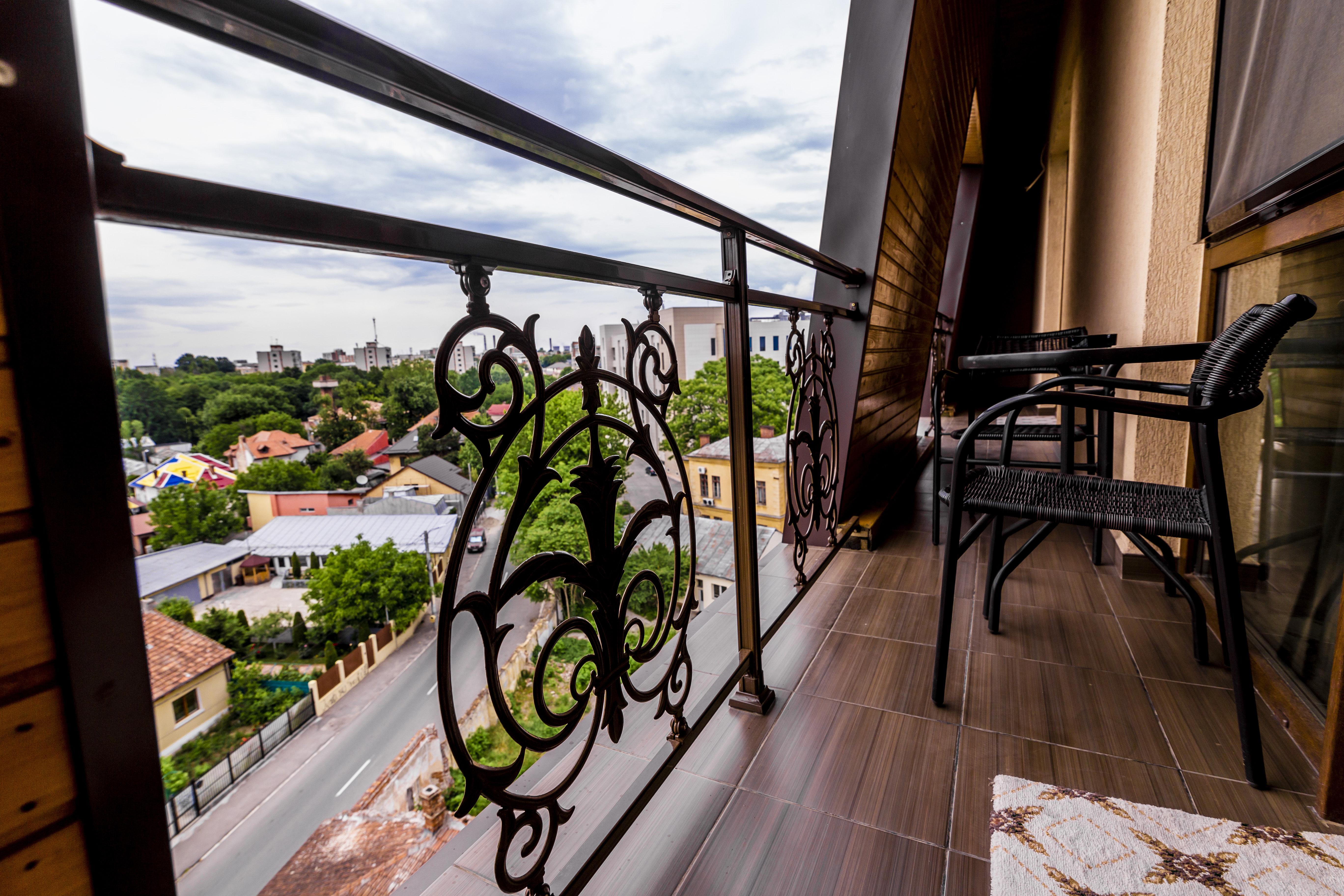 Hotel Golden House Крайова Екстериор снимка