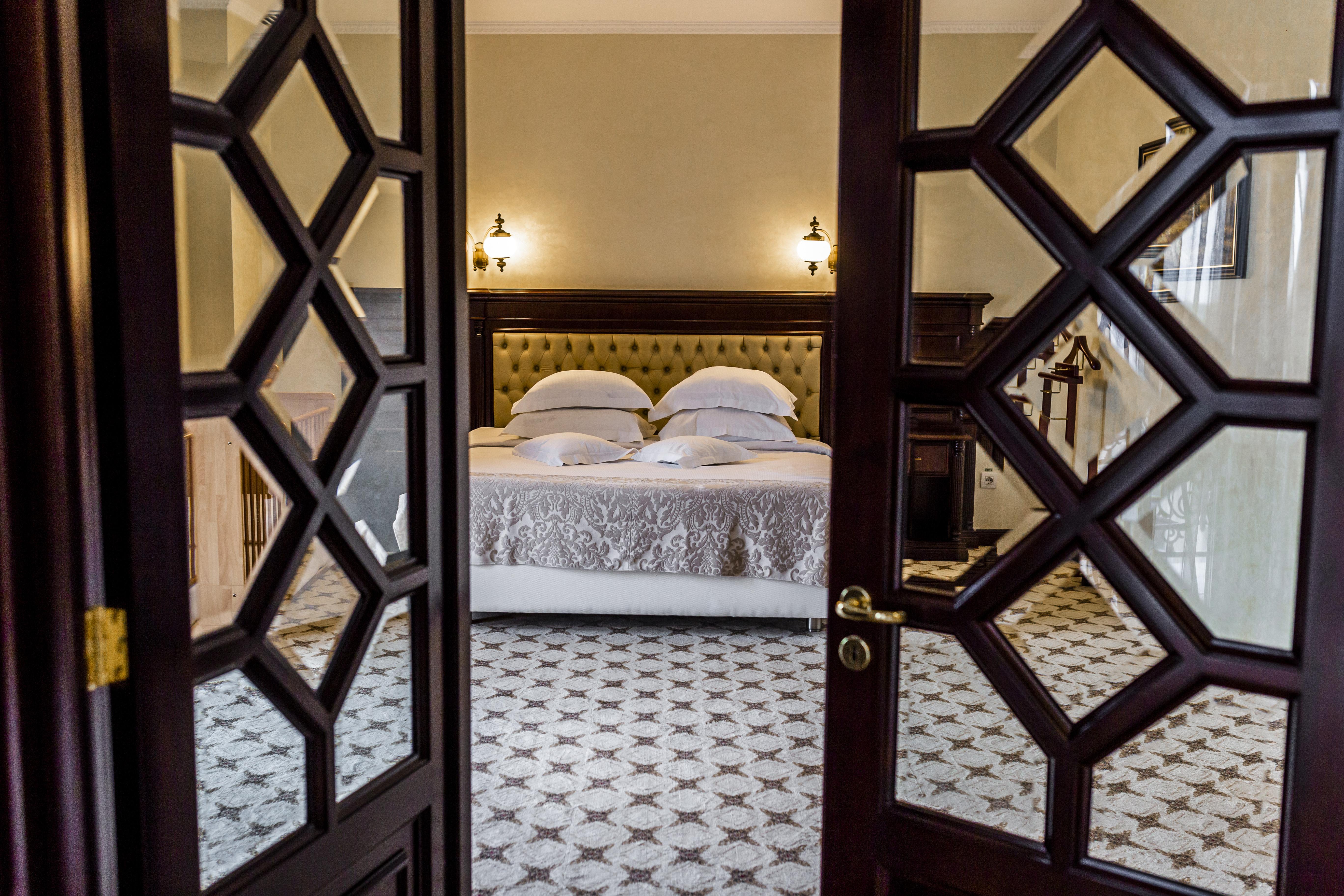 Hotel Golden House Крайова Екстериор снимка