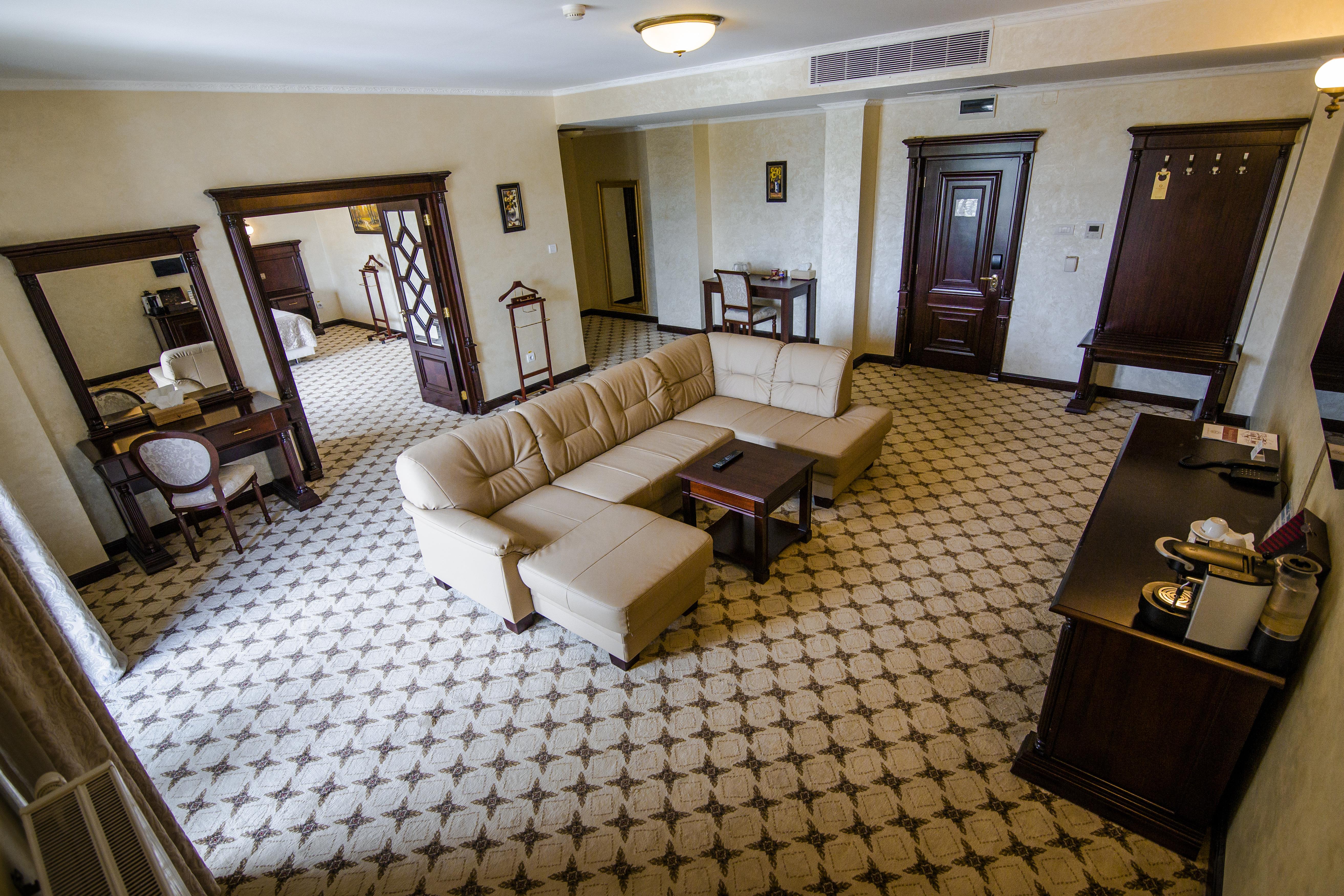 Hotel Golden House Крайова Екстериор снимка