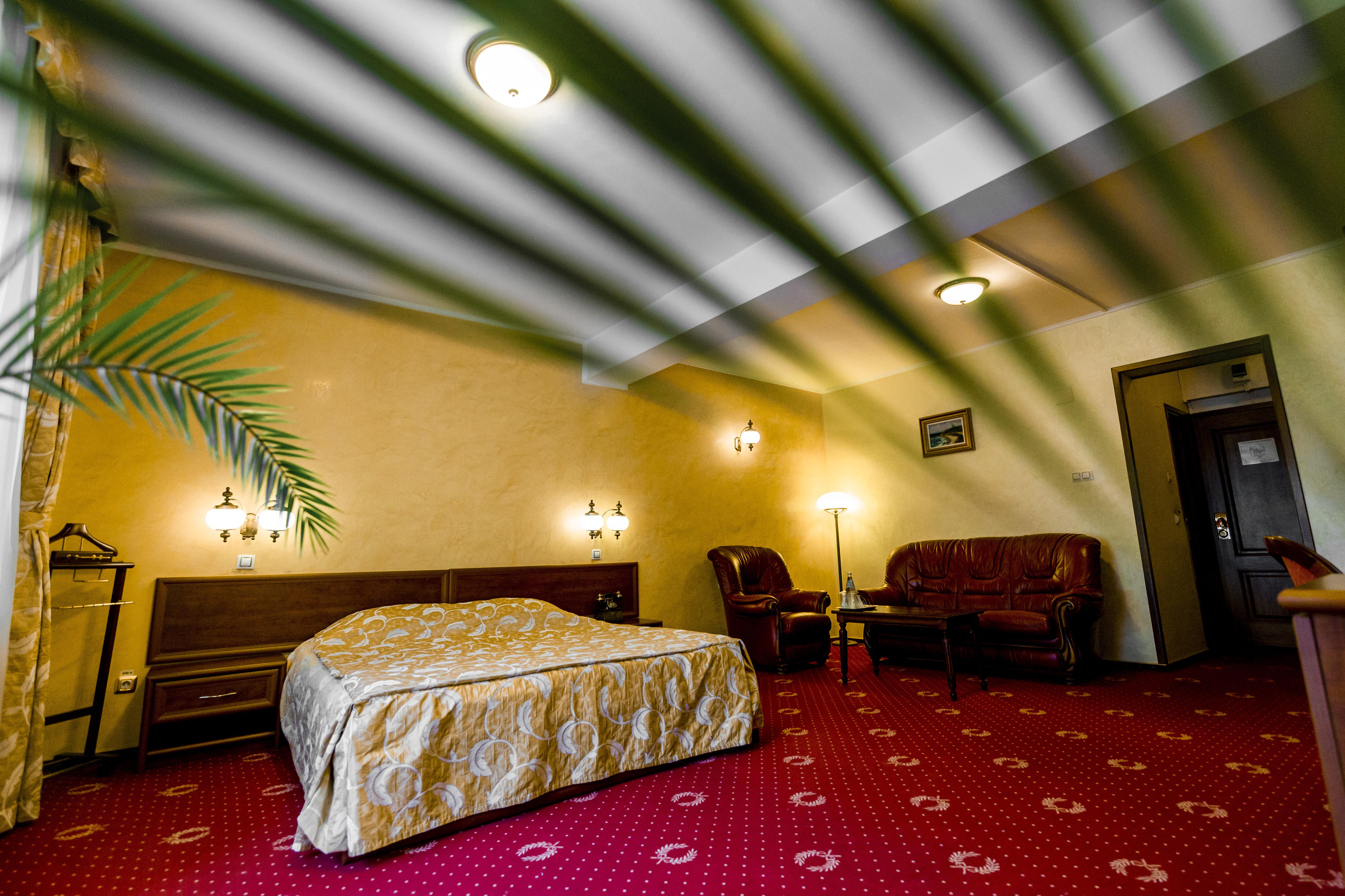 Hotel Golden House Крайова Екстериор снимка