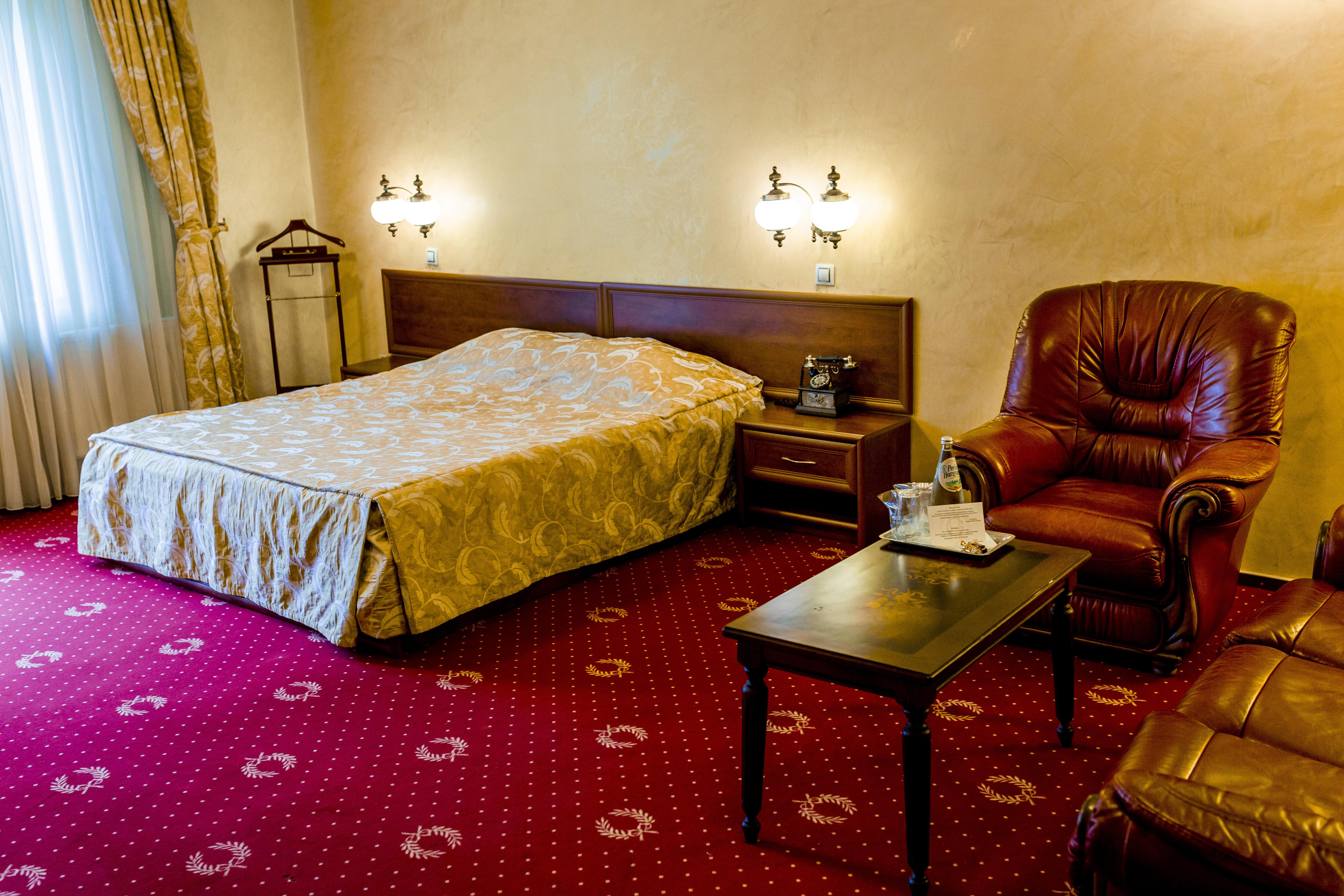 Hotel Golden House Крайова Екстериор снимка
