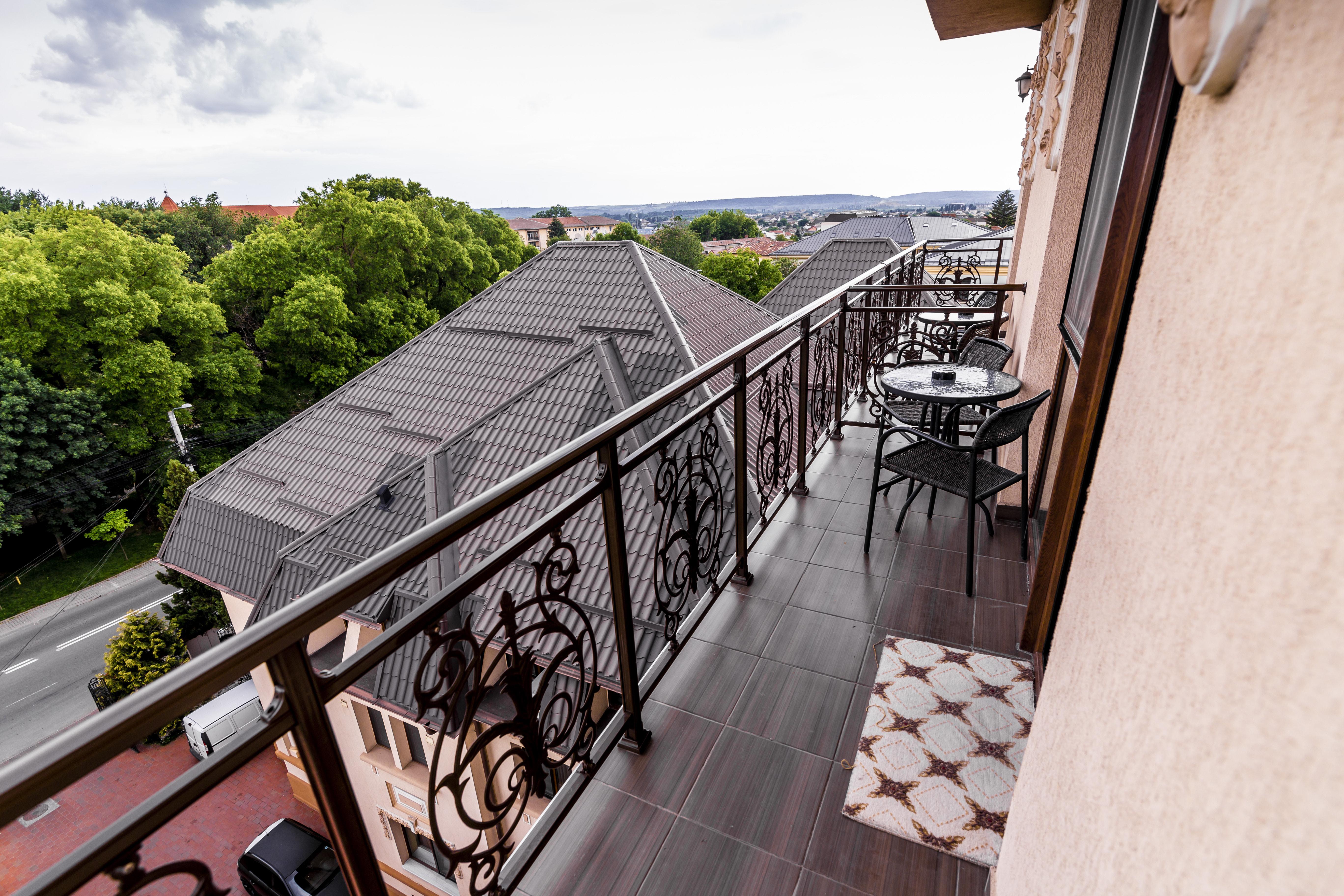 Hotel Golden House Крайова Екстериор снимка