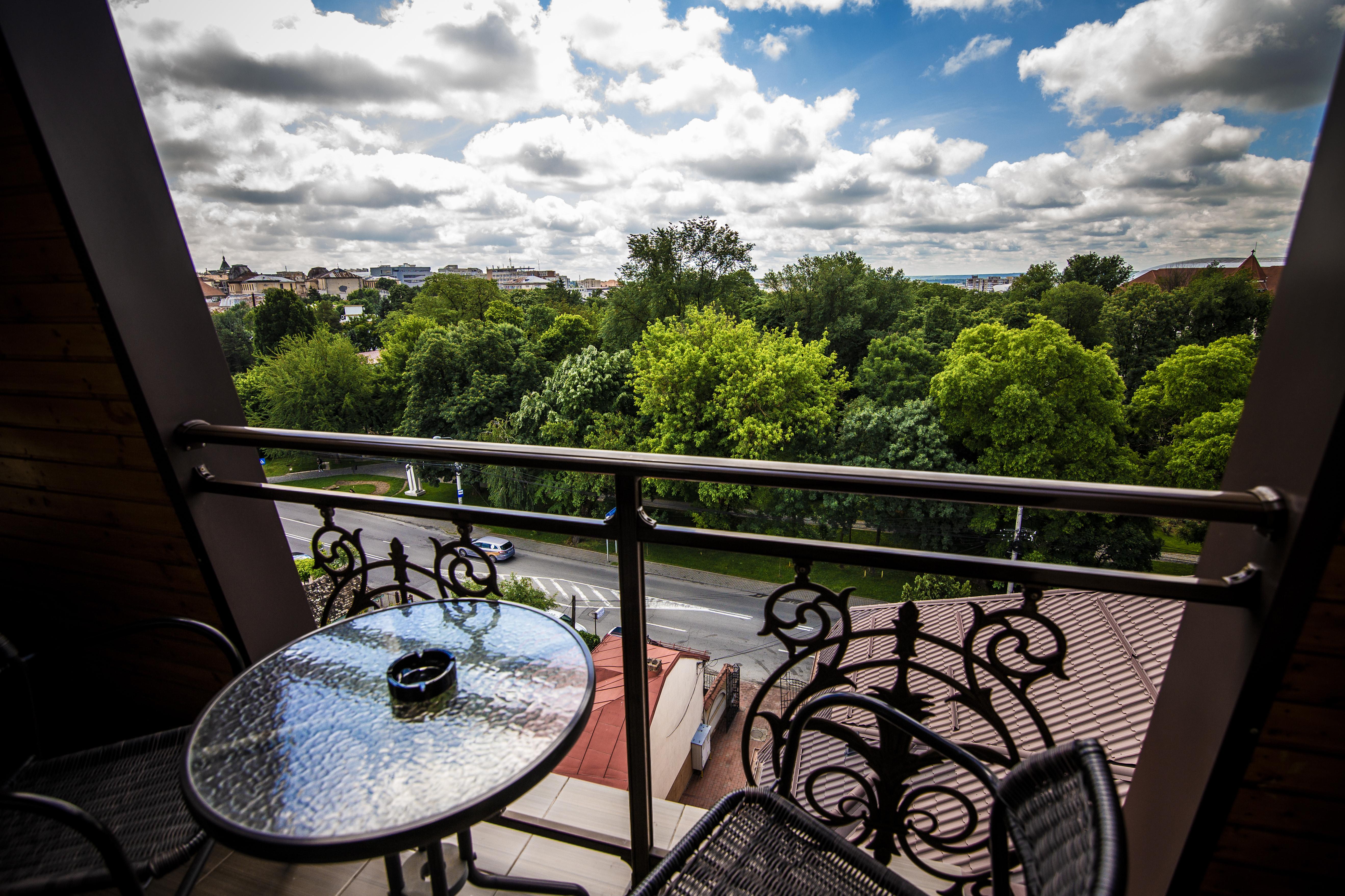 Hotel Golden House Крайова Екстериор снимка