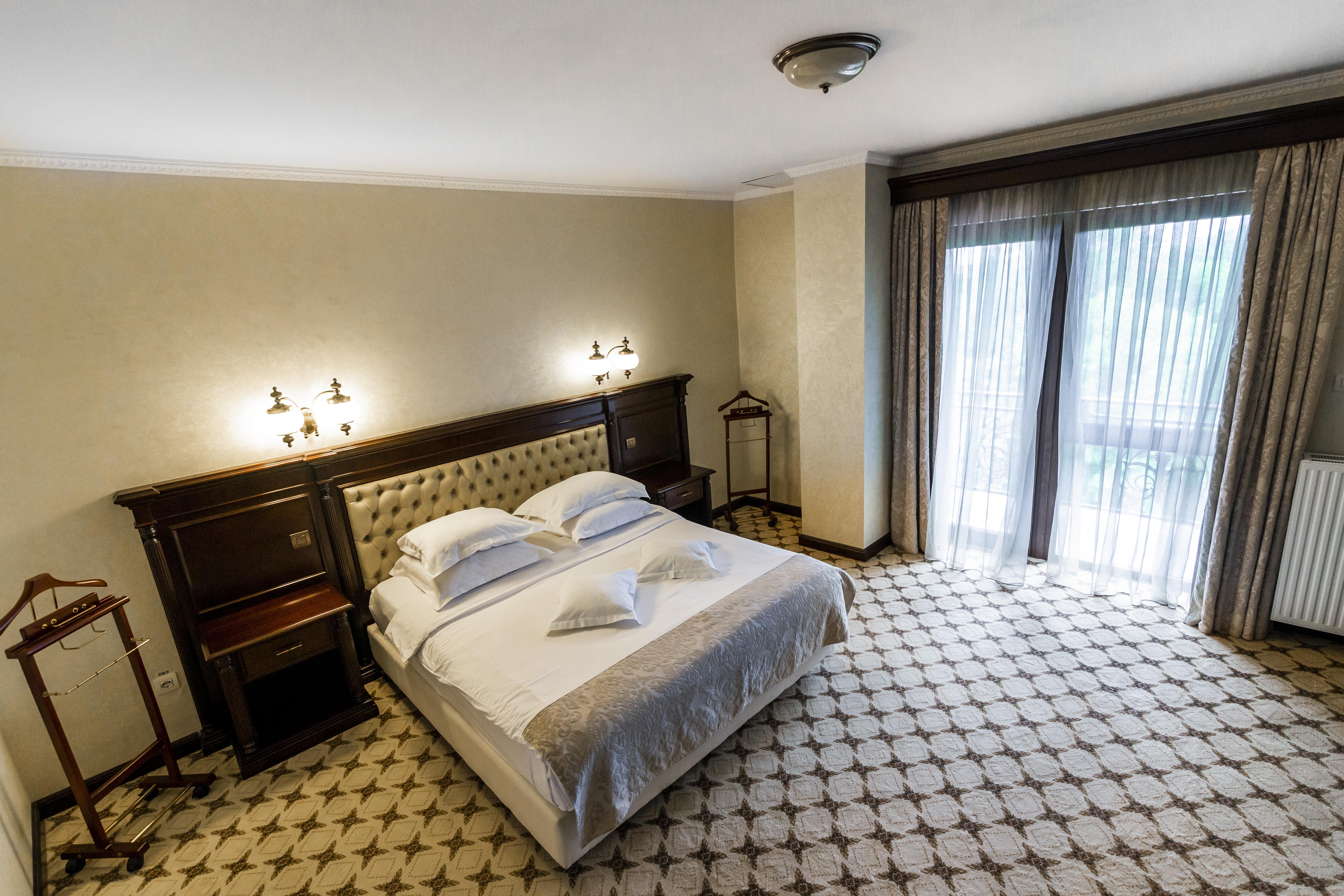 Hotel Golden House Крайова Екстериор снимка