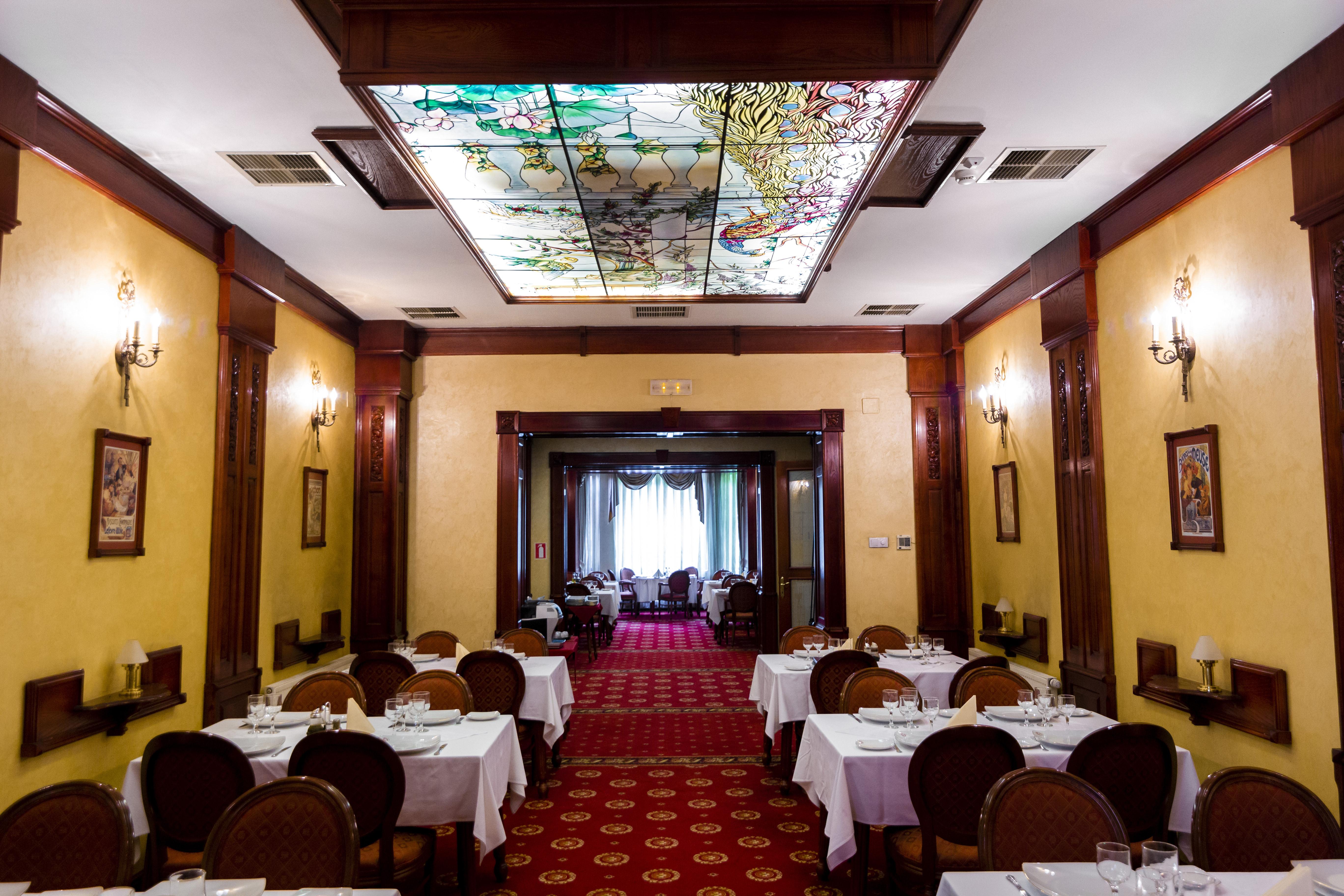 Hotel Golden House Крайова Екстериор снимка