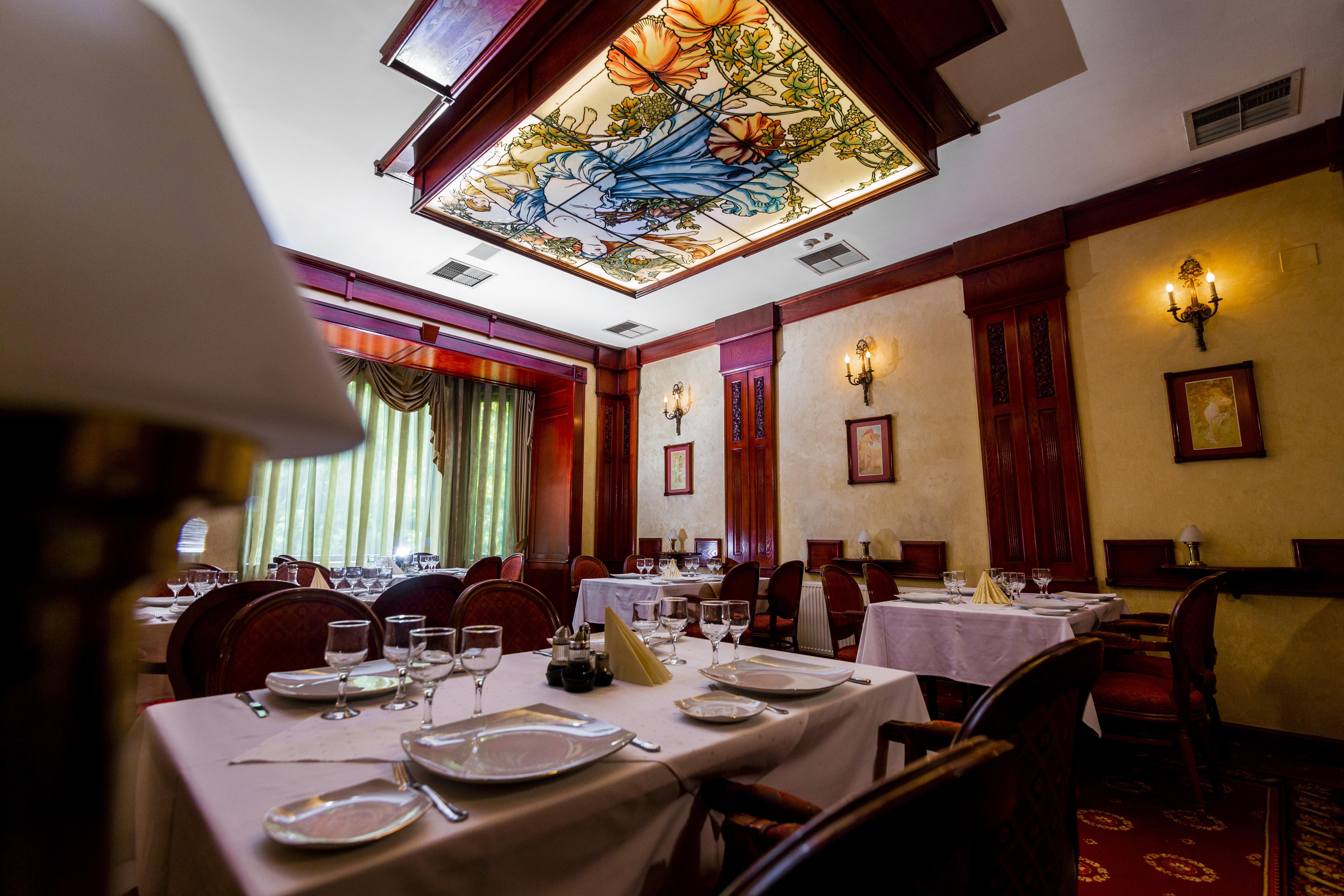 Hotel Golden House Крайова Екстериор снимка