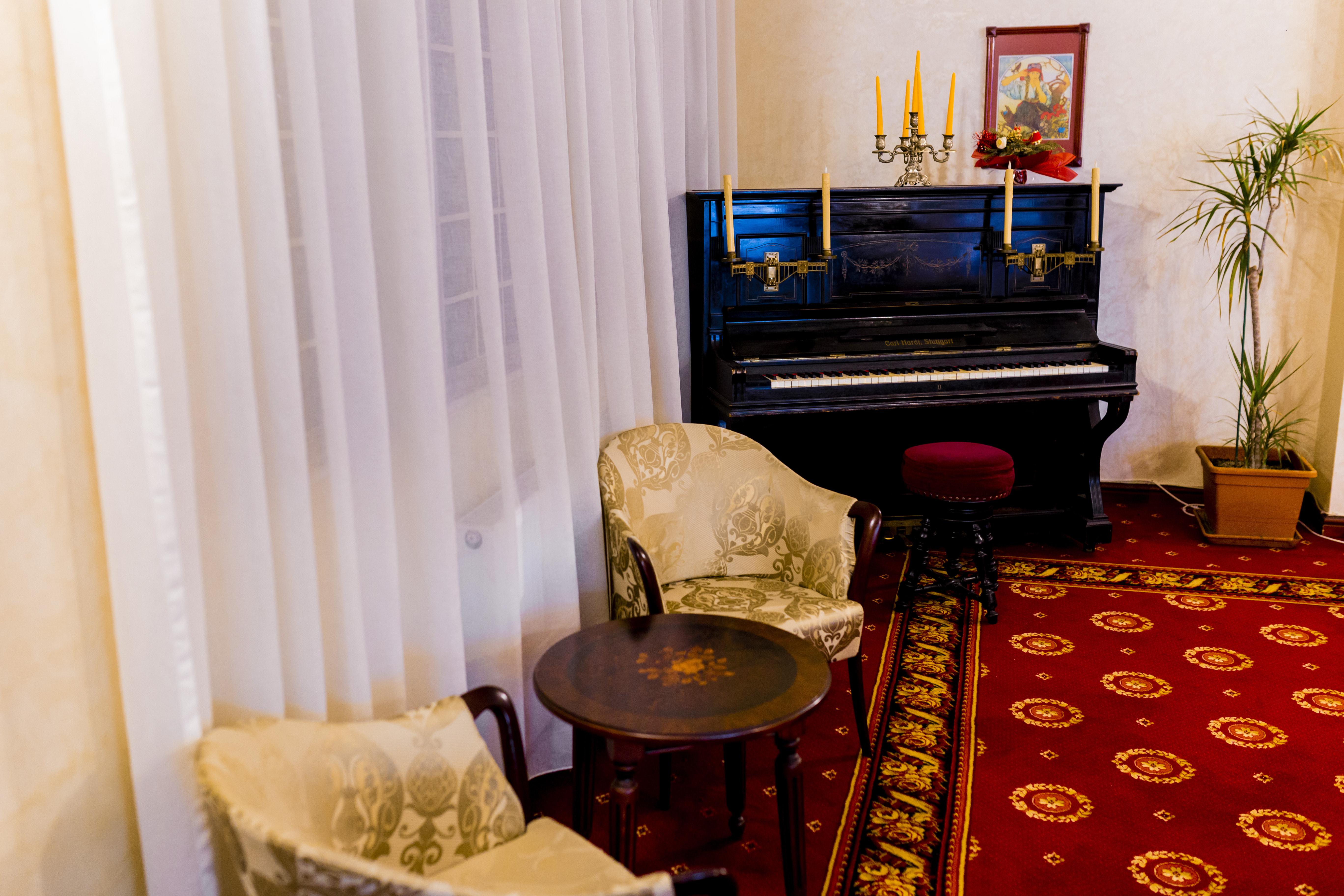 Hotel Golden House Крайова Екстериор снимка