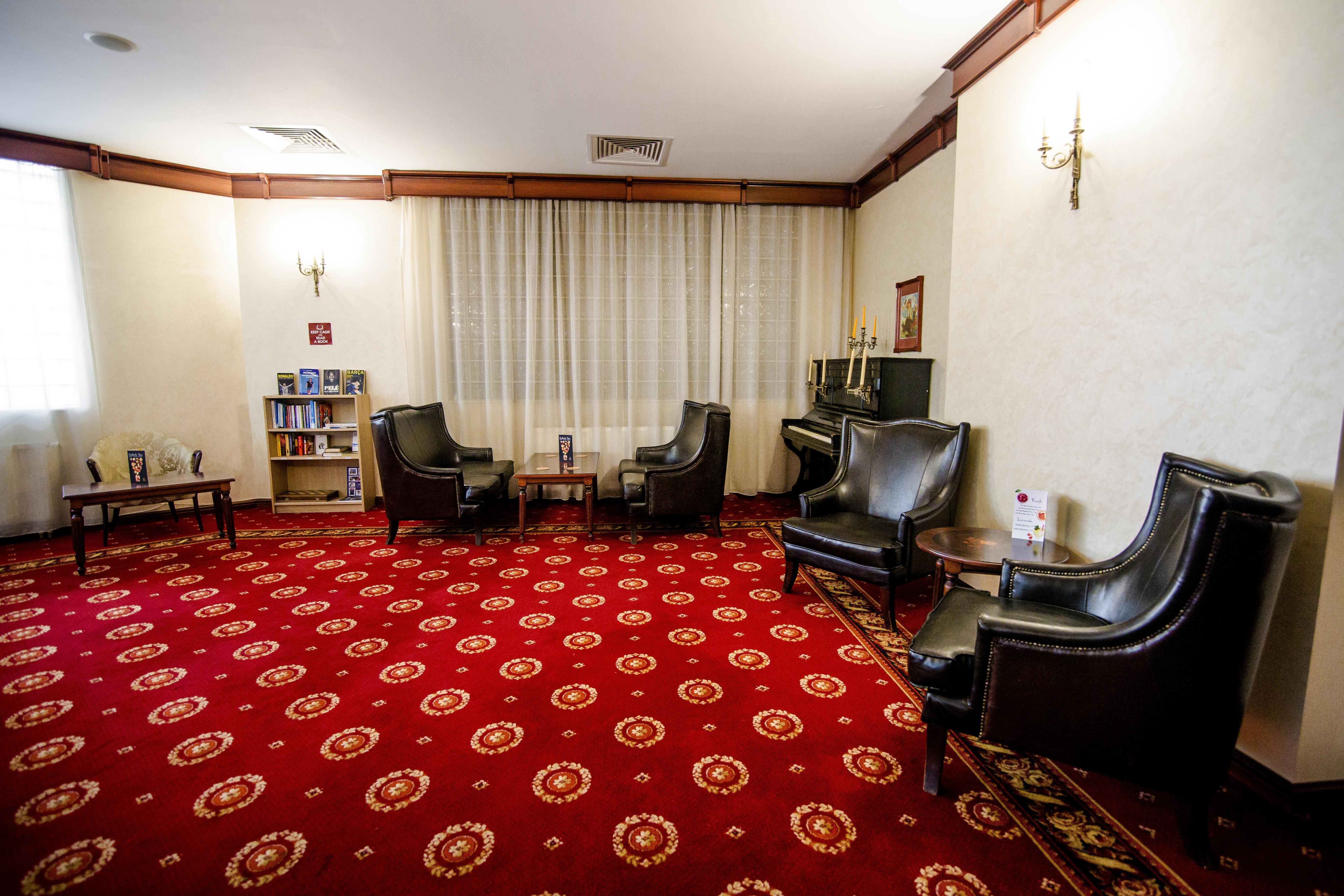 Hotel Golden House Крайова Екстериор снимка