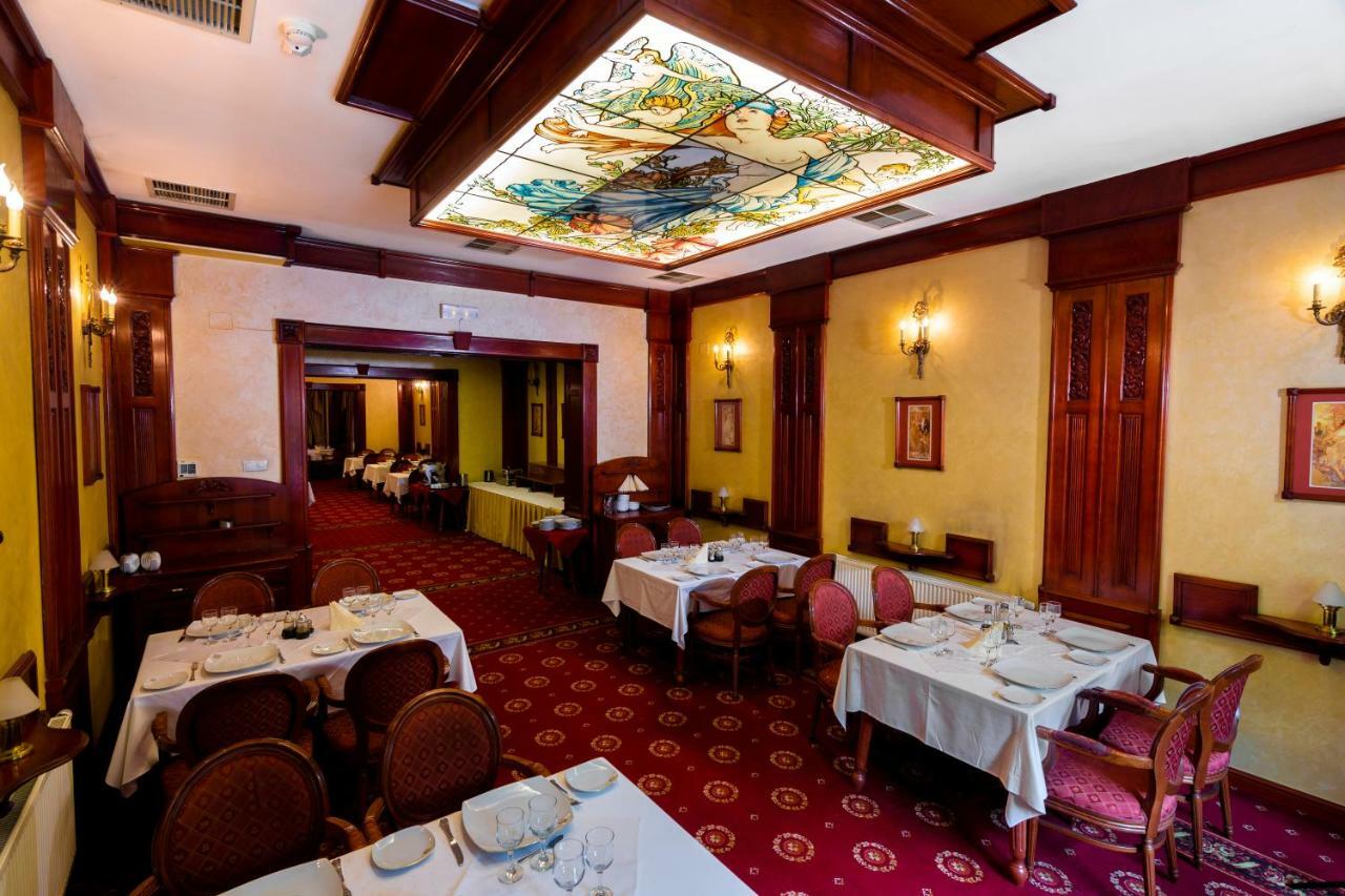 Hotel Golden House Крайова Екстериор снимка