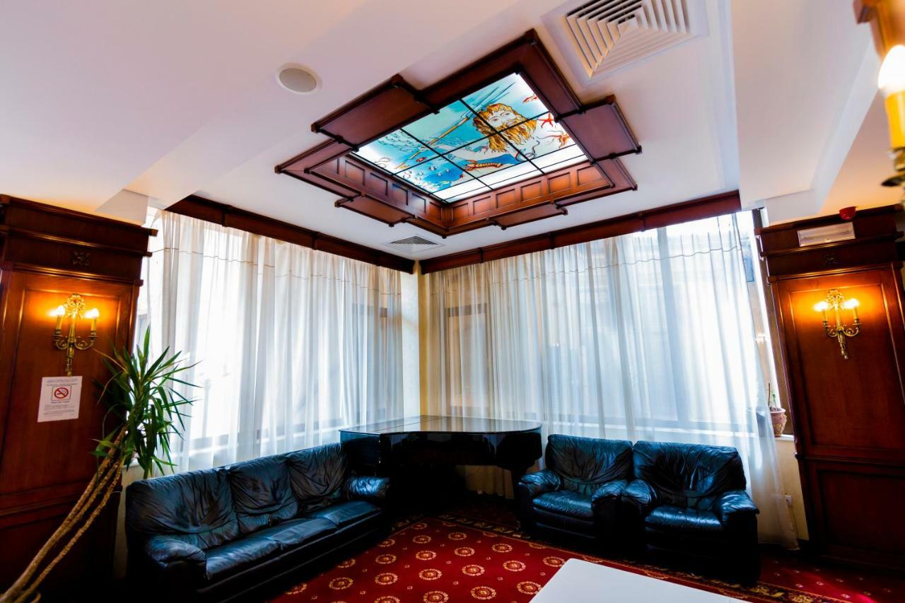 Hotel Golden House Крайова Екстериор снимка