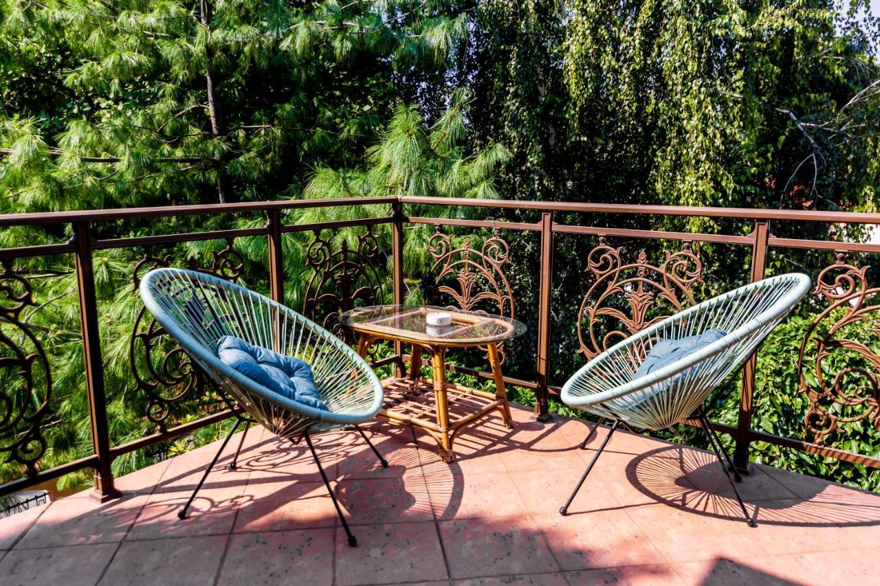 Hotel Golden House Крайова Екстериор снимка