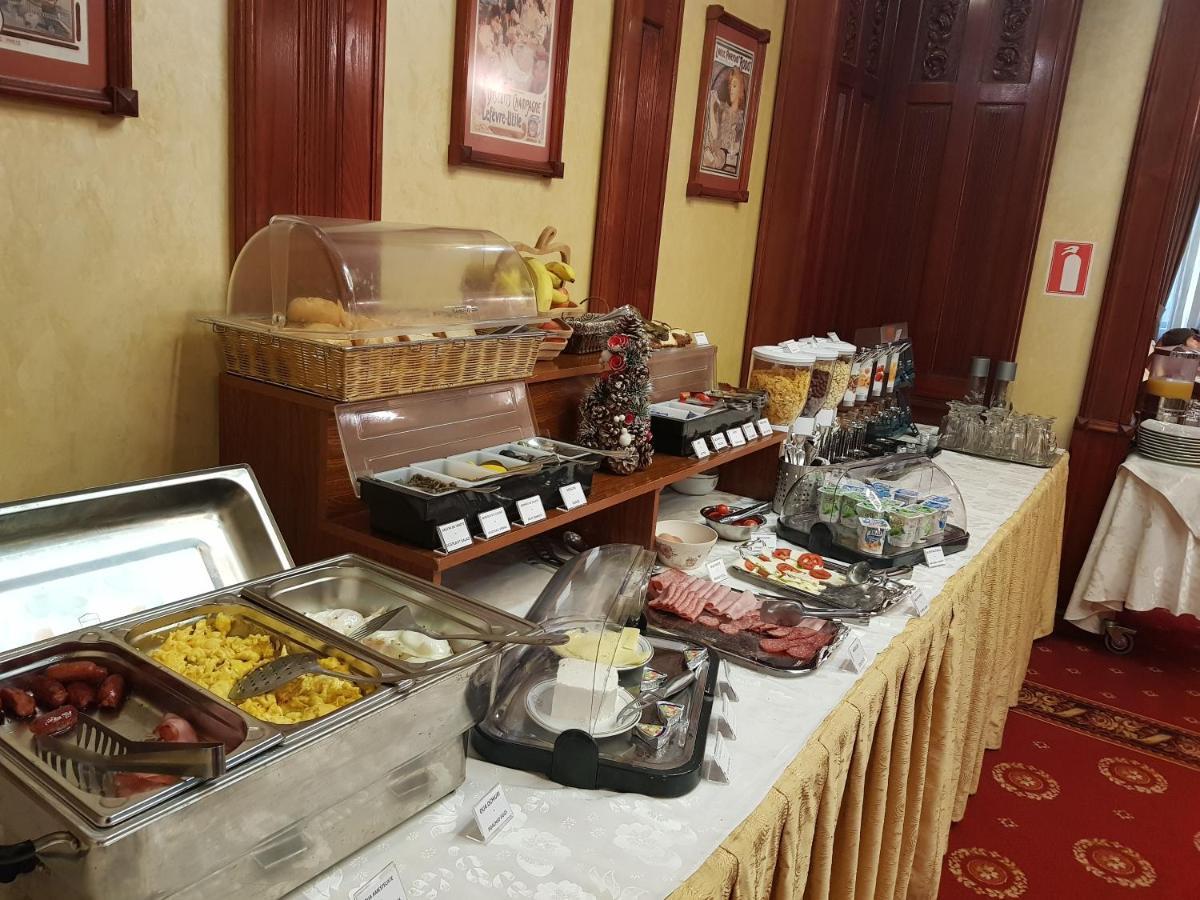 Hotel Golden House Крайова Екстериор снимка