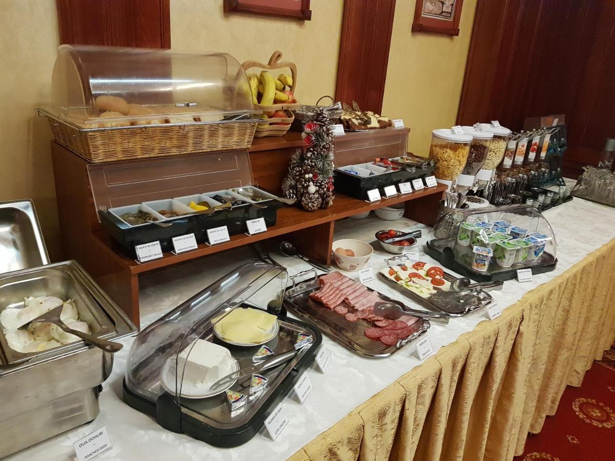 Hotel Golden House Крайова Екстериор снимка